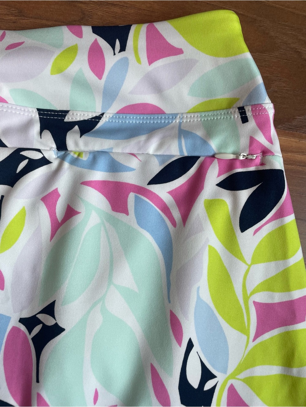 Tommy Bahama Golf Floral Print Skort Skirt Pastel Pink Blue Green Size Medium - Picture 7 of 7